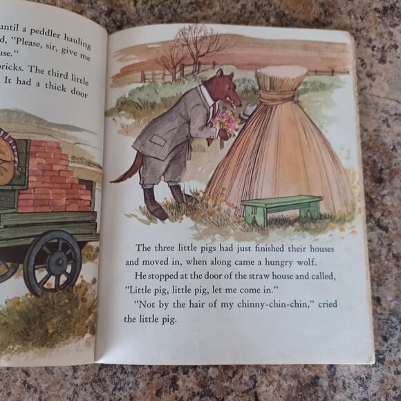 Set of Two Little Golden Books - Picture 6 of 7